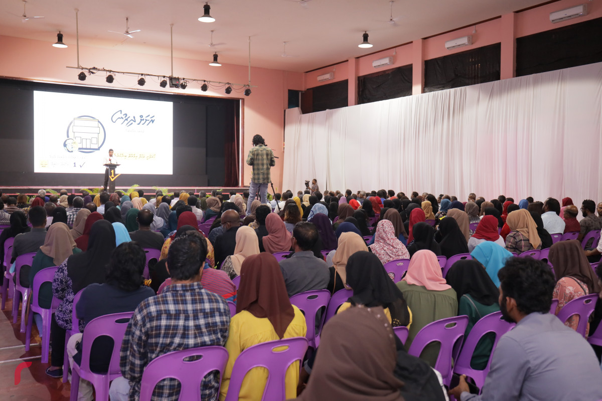 09 މާރިޗް 2019 --ހއ.ހޯރަފުށީ ދާއިރާއަށް ވާދަކުރައްވާ އެމްޑީޕީ ކެންޑިޑޭޓް އަހްމަދު ސަލީމްގެ ކެމްޕެއިން ޖަލްސާގެ ތެރެއިން.-- ފޮޓޯ: ރާއްޖެ.އެމްވީ