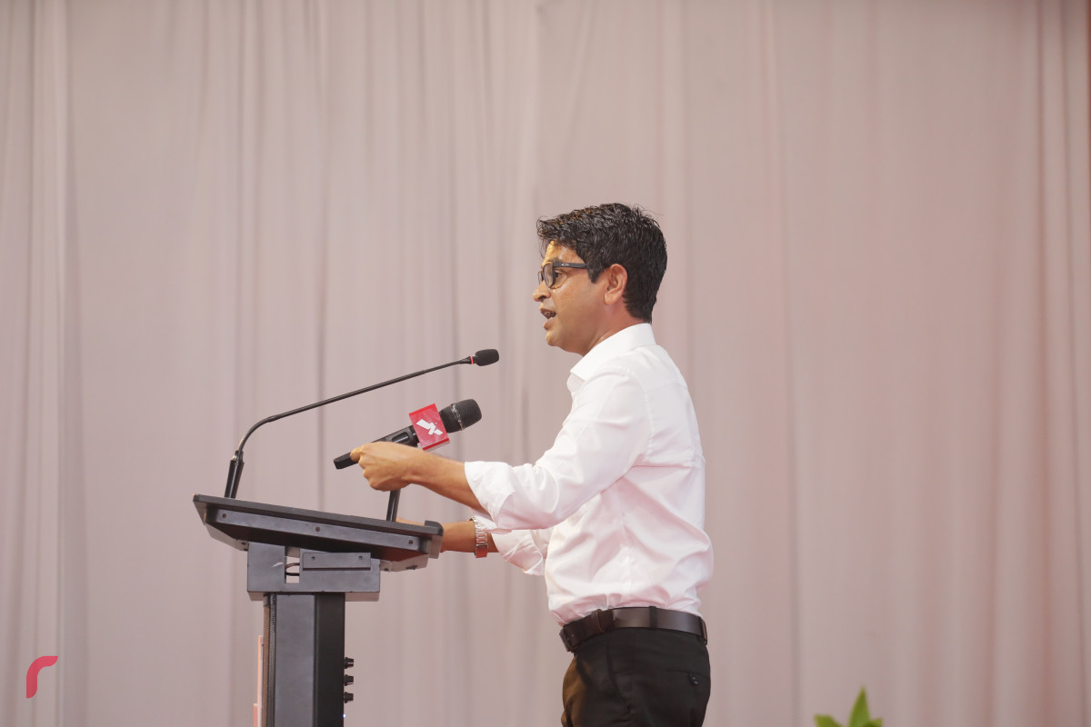 09 މާރިޗް 2019 --ހއ.ހޯރަފުށީ ދާއިރާއަށް ވާދަކުރައްވާ އެމްޑީޕީ ކެންޑިޑޭޓް އަހްމަދު ސަލީމްގެ ކެމްޕެއިން ޖަލްސާގެ ތެރެއިން. އަހްމަދު ސަލީމް ރައްޔިތުންނާ ވާހަކަފުޅު ދައްކަވަނީ\-- ފޮޓޯ: ރާއްޖެ.އެމްވީ