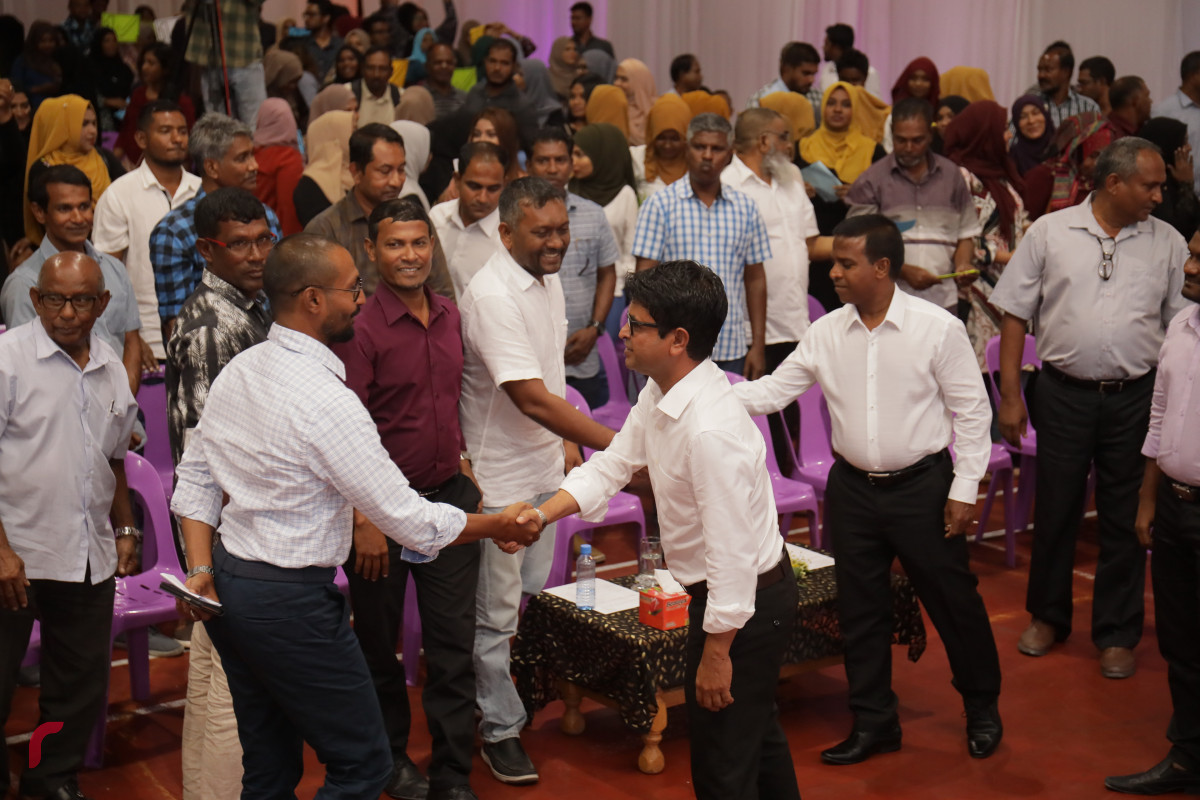 09 މާރިޗް 2019 --ހއ.ހޯރަފުށީ ދާއިރާއަށް ވާދަކުރައްވާ އެމްޑީޕީ ކެންޑިޑޭޓް އަހްމަދު ސަލީމްގެ ކެމްޕެއިން ޖަލްސާގެ ތެރެއިން. ކެންޑިޑޭޓް އަހްމަދު ސަލީމް ރައްޔިތުންނާ ސަލާން ކުރައްވަނީ-- ފޮޓޯ: ރާއްޖެ.އެމްވީ