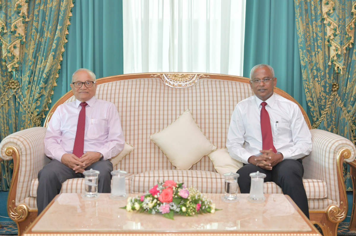 12 މާރިޗް 2019 -- މިބައްދަލުކުރެއްވުމުގައި އިބްރާހީމް މުޙައްމަދު ޞާލިޙުގެ ސަރުކާރުން މިހާރު ކުރިއަށް ގެންދަވާ އެކި ކަންކަމާ ބެހޭ ގޮތުން ދެ ބޭފުޅުން މަޝްވަރާ ކުރެއްވެވިއެވެ -- ފޮޮޓޯ: ރައީސް އޮފީސް