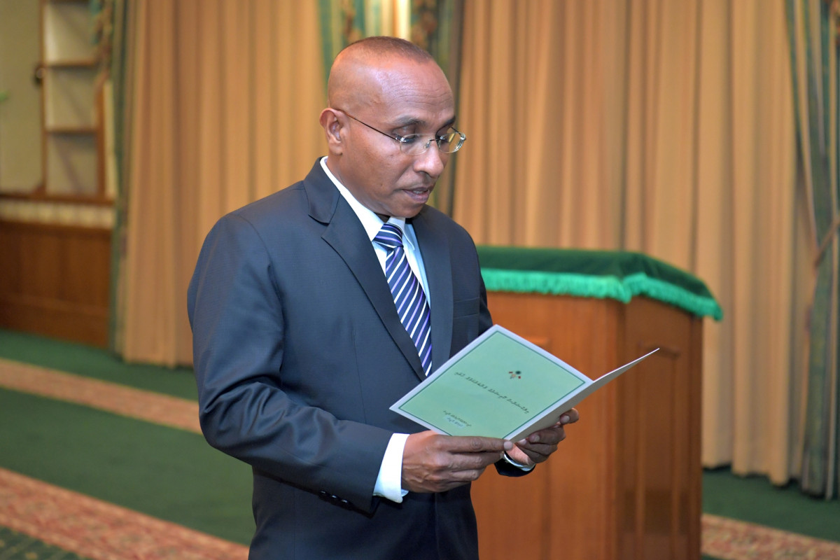 13 މާރިޗް 2019 -- އިލެކްޝަން ކޮމިޝަނަށް ރައީސުލް ޖުމްހޫރިއްޔާ އައްޔަން ކުރެއްވި މެމްބަރު އިސްމާއިލް ހަބީބް މަގާމުގެ ހުވާ ކުރައްވަނީ -- ފޮޓޯ: ރައީސް އޮފީސް