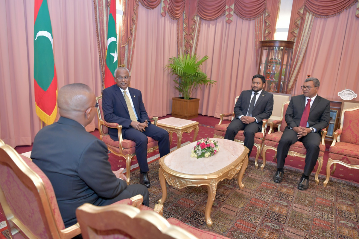 13 މާރިޗް 2019 -- ރައީސުލް ޖުމްހޫރިއްޔާ އިބްރާހިމް މުހައްމަދު ޞާލިހް، އީސީގެ މެންބަރު އިސްމާއިލް ހަބީބުއާ ބައްދަލުކުރައްވަނީ -- ފޮޓޯ: ރައީސް އޮފީސް