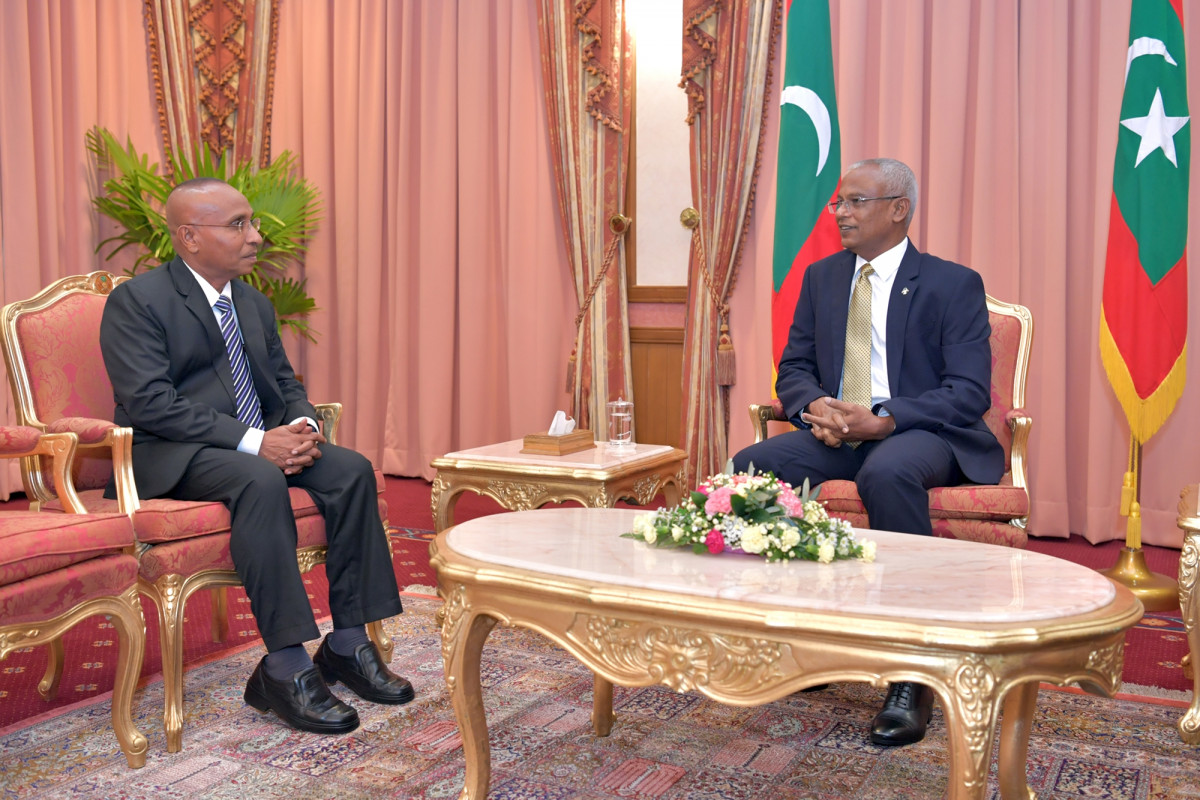 13 މާރިޗް 2019 -- ރައީސުލް ޖުމްހޫރިއްޔާ އިބްރާހިމް މުހައްމަދު ޞާލިހް، އީސީގެ މެންބަރު އިސްމާއިލް ހަބީބުއާ ބައްދަލުކުރައްވަނީ -- ފޮޓޯ: ރައީސް އޮފީސް