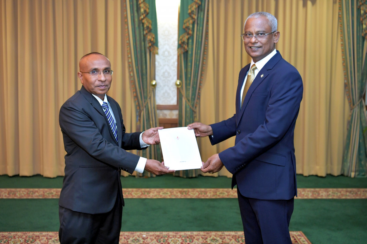 13 މާރިޗް 2019 -- ރައީސުލް ޖުމްހޫރިއްޔާ އިބްރާހިމް މުހައްމަދު ޞާލިހް، އީސީގެ މެންބަރު އިސްމާއިލް ހަބީބުއާ ބައްދަލުކުރައްވަނީ -- ފޮޓޯ: ރައީސް އޮފީސް