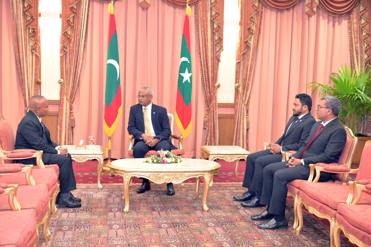 13 މާރިޗް 2019 -- ރައީސުލް ޖުމްހޫރިއްޔާ އިބްރާހިމް މުހައްމަދު ޞާލިހް، އީސީގެ މެންބަރު އިސްމާއިލް ހަބީބުއާ ބައްދަލުކުރައްވަނީ -- ފޮޓޯ: ރައީސް އޮފީސް