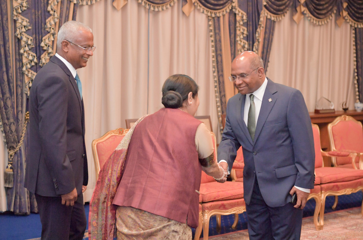 18 މާރިޗް 2019 -- ރައީސުލް ޖުމްހޫރިއްޔާ އިންޑިއާގެ ފޮރިން މިނިސްޓަރ ސުޝްމާ ސުވަރާޖްއާ ސަލާމްކުރައްވަނީ -- ފޮޓޯ: ރައީސް އޮފީސް