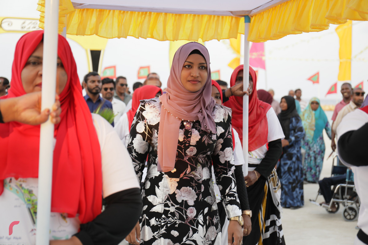 ހޯރަފުށިން މިނިސްޓަރަށް ވަނީ ހޫނު މަރުޙަބާއެއް ދަންނަވާފައި. ފޮޓޯ: ރާއްޖެ.އެމްވީ