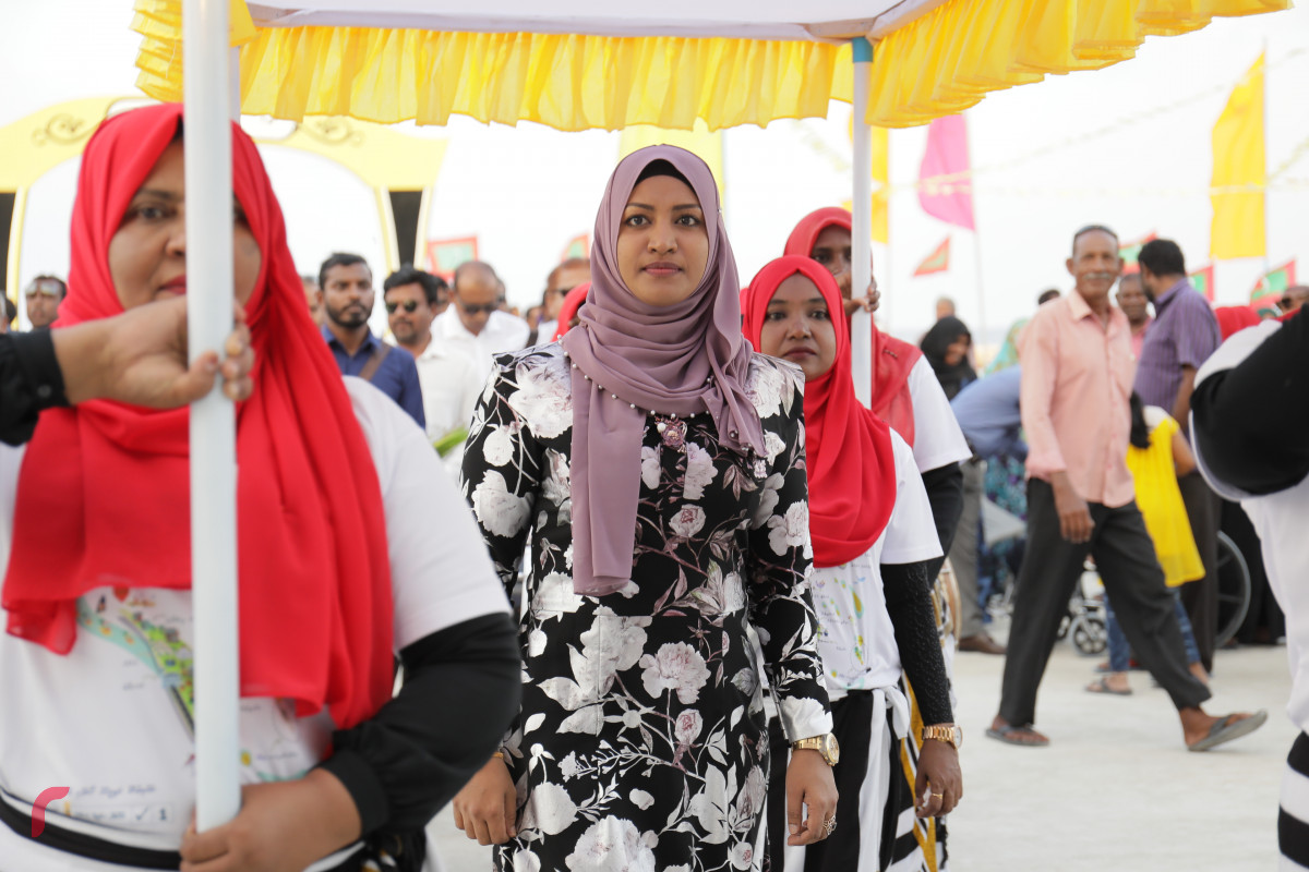 ހޯރަފުށިން މިނިސްޓަރަށް ވަނީ ހޫނު މަރުޙަބާއެއް ދަންނަވާފައި. ފޮޓޯ: ރާއްޖެ.އެމްވީ