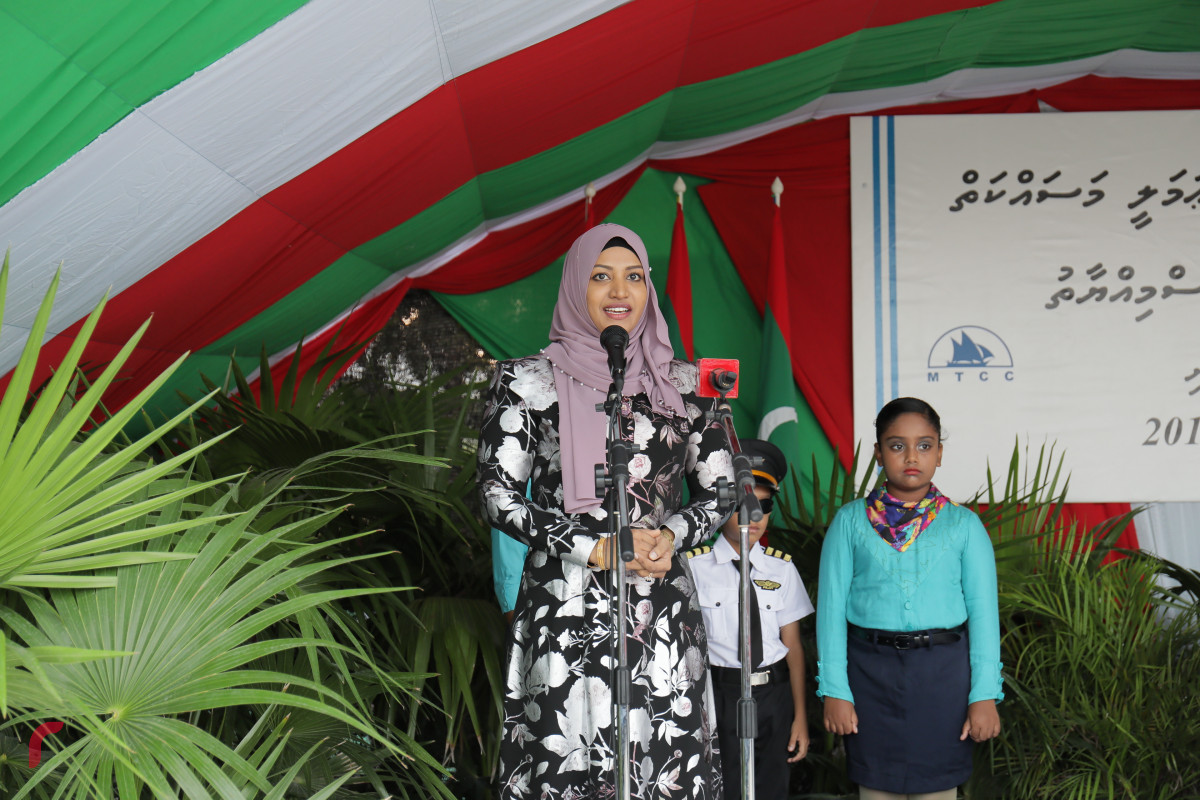 ހޯރަފުށީ އެއާރޕޯޓް ގެ މަސައްކަތް އެމްޓީސީސީ އާއި ހަވާލުކުރުމަށް ބޭއްވުނު ޖަލްސާގެ ތެރެއިން މިނިސްޓަރު ނަހުލާ ވާހަކަ ދައްކަވަނީ -- ފޮޓް: ރާއްޖެ.އެމްވީ