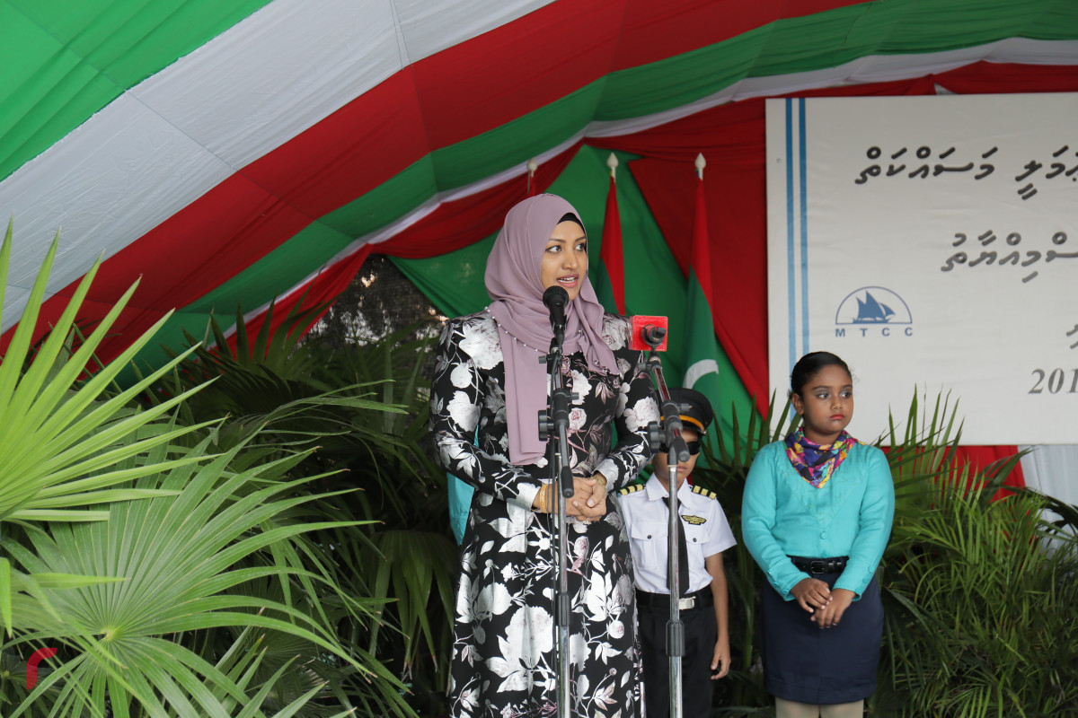 ހޯރަފުށީ އެއާރޕޯޓް ގެ މަސައްކަތް އެމްޓީސީސީ އާއި ހަވާލުކުރުމަށް ބޭއްވުނު ޖަލްސާގެ ތެރެއިން މިނިސްޓަރު ނަހުލާ ވާހަކަ ދައްކަވަނީ -- ފޮޓް: ރާއްޖެ.އެމްވީ