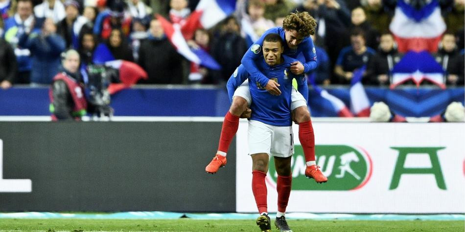 އައިސްލެން އާއި ފްރާާންސް ވާދަކުރި މެޗުގެ ތެރެއިން