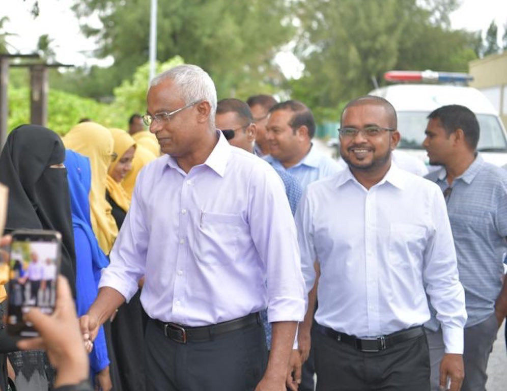 ރައީސުލްޖުމްހޫރިއްޔާ އިބްރާހިމް މުހައްމަދު ސޯލިހު އައްޑޫ ސިޓިއަށް ވަޑައިގަތުމުން، އެމަނިކުފާނަށް އެ ސިޓީން މަރުހަބާ ދަންނަވަނީ