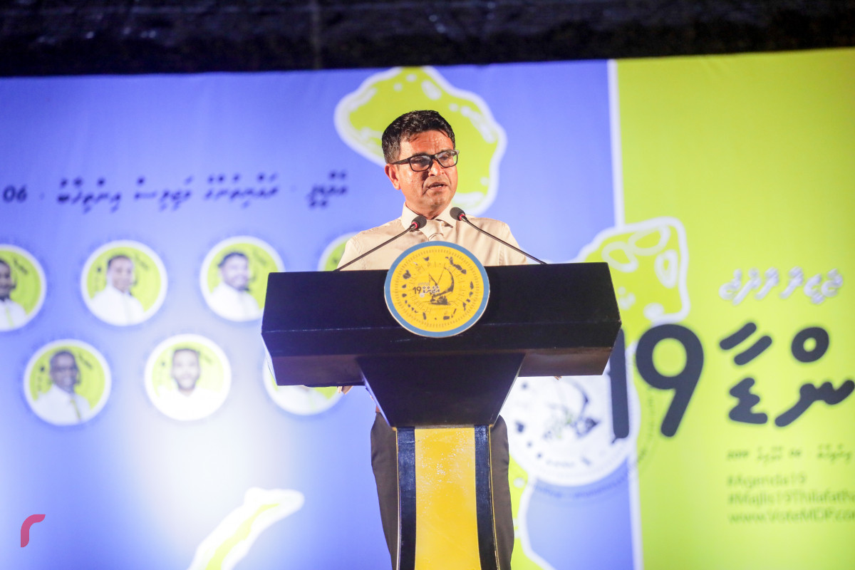 31 މާރިޗް 2019 --ދިއްދޫގައި ބޭއްވި އެޖެންޑާ 19 ޖަލްސާ ގެ ތެރެއިން، ހޯރަފުށި ދާއިރާގެ ކެންޑިޑޭޓް ވާހަކަ ދައްކަވަނީ-- ފޮޓޯ: ރާއްޖެ.އެމްވީ