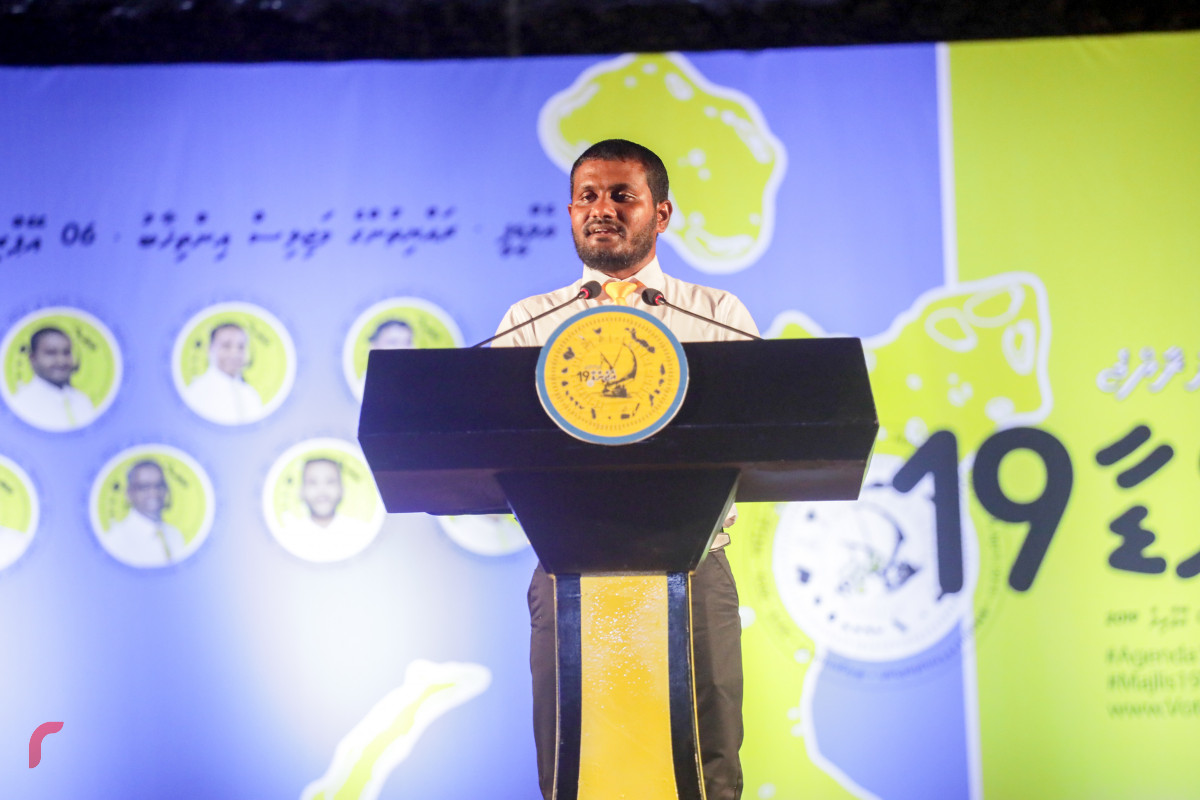 31 މާރިޗް 2019 --ދިއްދޫގައި ބޭއްވި އެޖެންޑާ 19 ޖަލްސާ ގެ ތެރެއިން، އިހަވަންދޫ ދާއިރާގެ ކެންޑިޑޭޓް ވާހަކަ ދައްކަވަނީ-- ފޮޓޯ: ރާއްޖެ.އެމްވީ