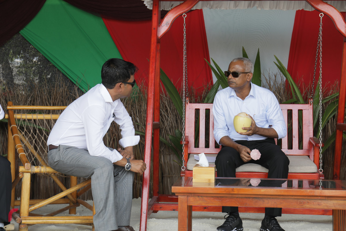 31 މާރިޗް 2019 -- ރައީސުލް ޖުމްހޫރިއްޔާ ހޯރަފުއްޓަށް ވަޑައިގަތުން،، ރައީސް ސާލިހާއި ހޯރަފުށީ ދާއިރާގެ އެމްޑީޕީ ކެންޑިޑޭޓް އަހްމަދު ސަލީމް - ފޮޓޯ: ރާއްޖެ.އެމްވީ