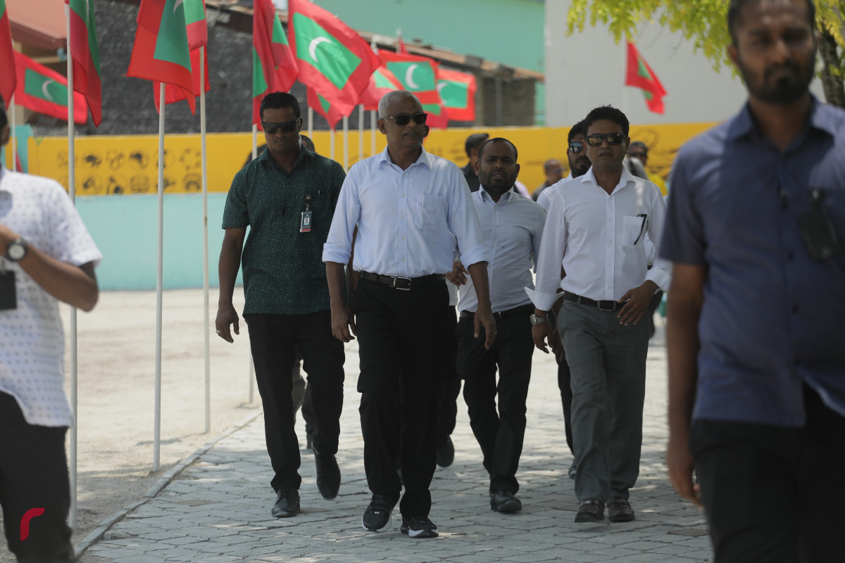 31 މާރިޗް 2019 -- ރައީސުލް ޖުމްހޫރިއްޔާ ހޯރަފުއްޓަށް ވަޑައިގަތުން، ރައީސް ވަނީ ހޯރަފުށީ ރައްޔިތުންނާ ބައްދަލުކުރައްވާފައި - ފޮޓޯ: ރާއްޖެ.އެމްވީ