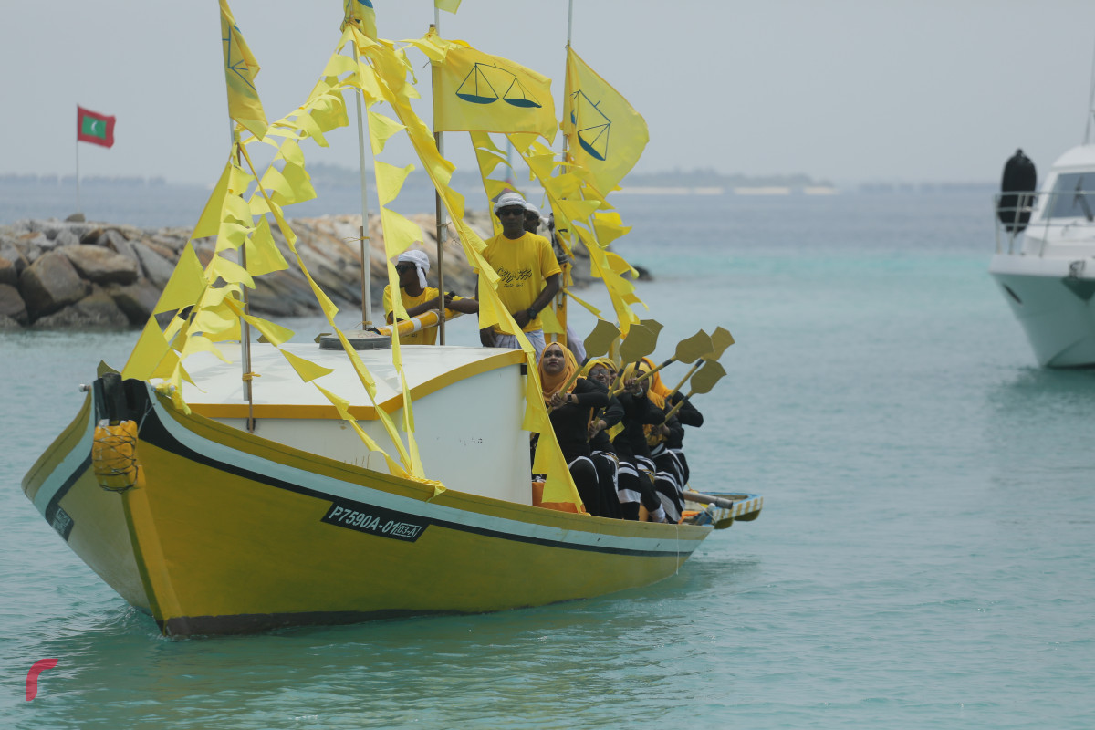 31 މާރިޗް 2019 -- ރައީސުލް ޖުމްހޫރިއްޔާ ހޯރަފުއްޓަށް ވަޑައިގަތުން، ހޯރަފުށިން ރައީސަށް ވަނީ ކުރުފަލީގެ ހަރަކާތްތަކަކުން މަރުހަބާ ކިޔާފައި-- ފޮޓޯ: ރާއްޖެ.އެމްވީ