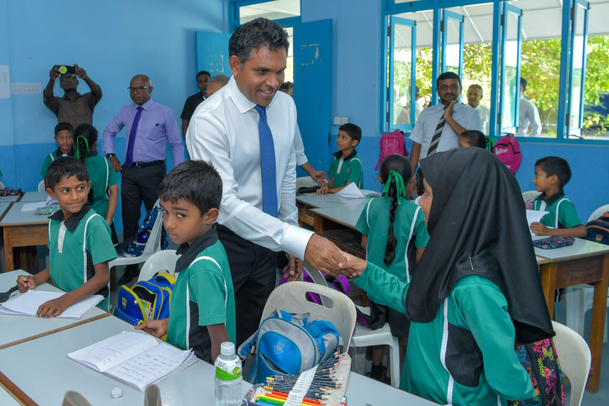 ރައީސުލްޖުމްހޫރިއްޔާގެ ނައިބު ފައިސަލް ނަސީމު ކާށިދޫ ސްކޫލުގެ ދަރިވަރުންނާ ސަލާމް ކުރައްވަނީ