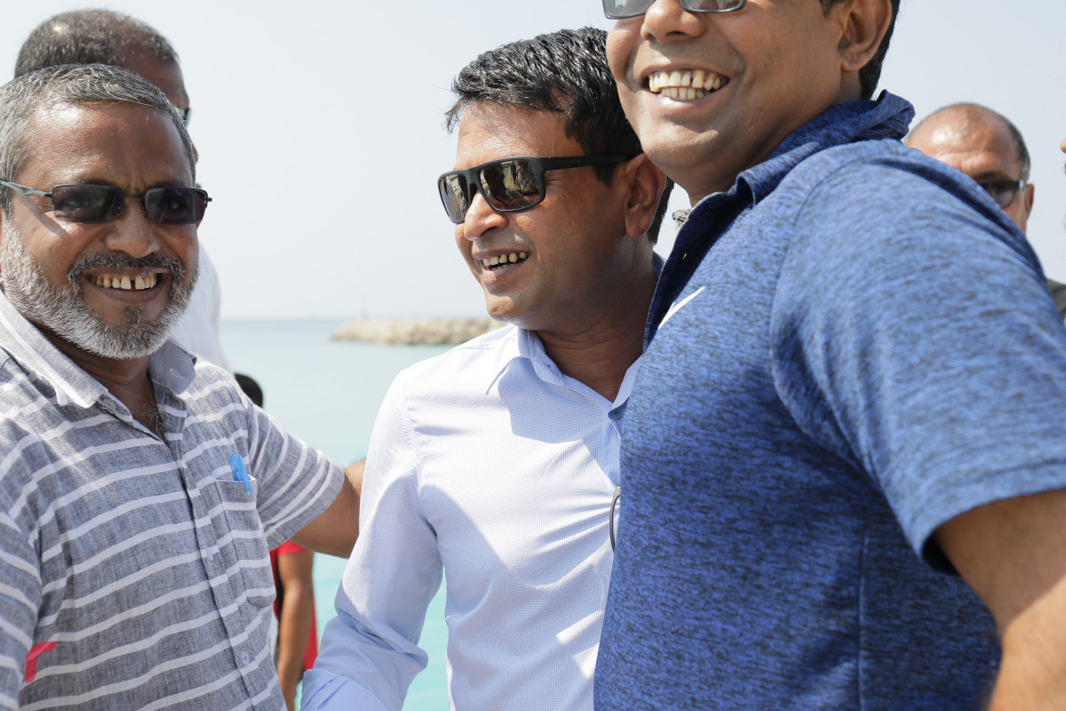 7 މޭޕްރީލް 2019 -- ހޯރަފުށި ދާއިރާއަށް އިންތިހާބު ވެފައިވާ ކެންޑިޑޭޓް އަހްމަދު ސަލީމް ދާއިރާގެ ތުރާކުނަށް ވަޑައިގަތުން: ސައްލެ ވަނީ  ތުރާކުނު ރައްޔިތުންނާ މިއަދު ބައްދަލު ކުރައްވާ ޝުކުރު އަދާކުރައްވާފައި. އަދި ތުރާކުނުން ސައްލެ އަށް ވަރަށް ހޫނު މަރުޚަބާއެއް ވަނީ ކިޔާފައި.-- ފޮޓޯ: ޝުއައިބް މުހައްމަދު/ރާއްޖެ.އެމްވީ