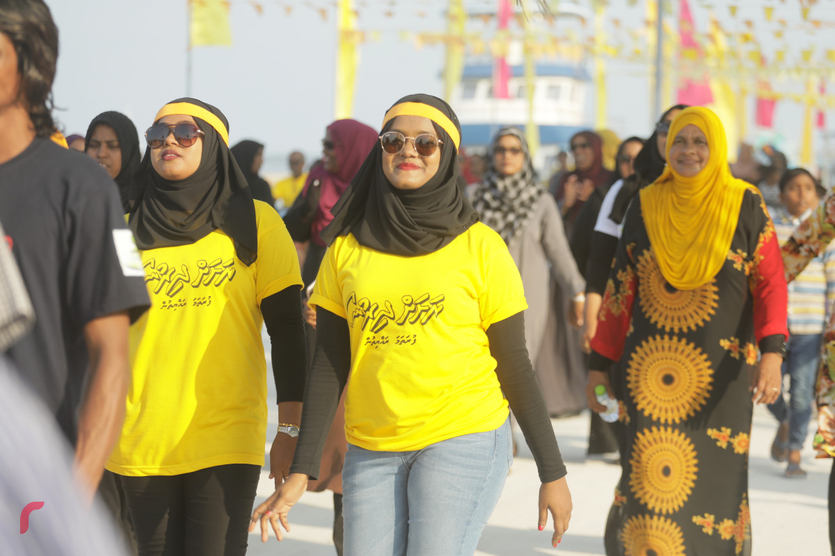 7 މޭޕްރީލް 2019 --އިންތިހާބު ކާމިޔާބުވުމުގެ އުފާ ފާޅުކުރުމުގެ ގޮތުން ހޯރަފުށީގައި ވަނީ ހިނގާލުމެއް ބާއްވާފައި. މި ހިނގާލުމުގައި އަހުމަދު ސަލީމްގެ އިތުރުން ވަރަށް ގިނަ އަދަދެއްގެ ބަޔަކު ވަނީ ބައިވެރިވެފައި-- ފޮޓޯ: ޝުއައިބް މުހައްމަދު/ރާއްޖެ.އެމްވީ