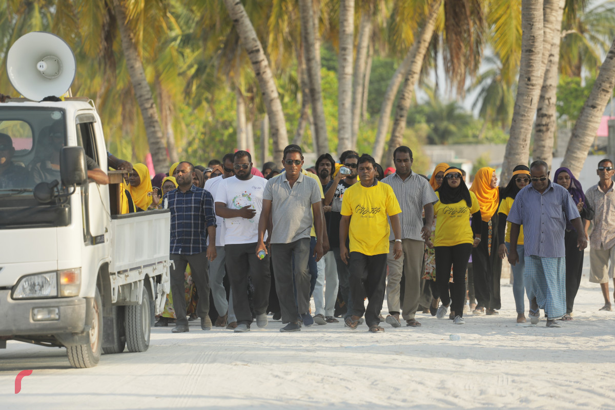 7 މޭޕްރީލް 2019 --އިންތިހާބު ކާމިޔާބުވުމުގެ އުފާ ފާޅުކުރުމުގެ ގޮތުން ހޯރަފުށީގައި ވަނީ ހިނގާލުމެއް ބާއްވާފައި. މި ހިނގާލުމުގައި އަހުމަދު ސަލީމްގެ އިތުރުން ވަރަށް ގިނަ އަދަދެއްގެ ބަޔަކު ވަނީ ބައިވެރިވެފައި-- ފޮޓޯ: ޝުއައިބް މުހައްމަދު/ރާއްޖެ.އެމްވީ