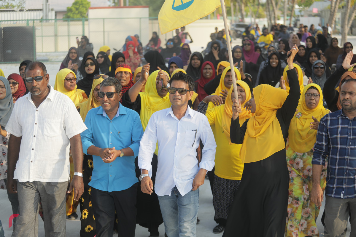 7 މޭޕްރީލް 2019 --އިންތިހާބު ކާމިޔާބުވުމުގެ އުފާ ފާޅުކުރުމުގެ ގޮތުން ހޯރަފުށީގައި ވަނީ ހިނގާލުމެއް ބާއްވާފައި. މި ހިނގާލުމުގައި އަހުމަދު ސަލީމްގެ އިތުރުން ވަރަށް ގިނަ އަދަދެއްގެ ބަޔަކު ވަނީ ބައިވެރިވެފައި-- ފޮޓޯ: ޝުއައިބް މުހައްމަދު/ރާއްޖެ.އެމްވީ