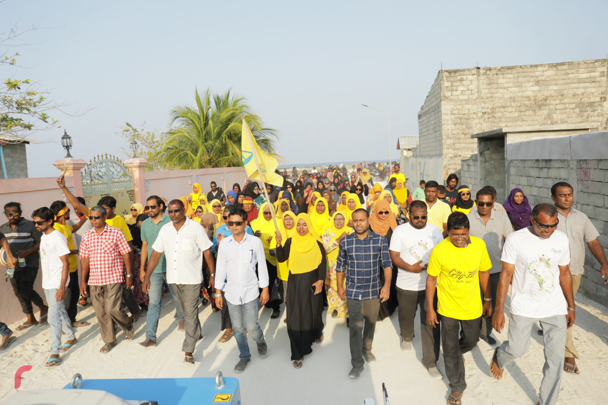 7 މޭޕްރީލް 2019 --އިންތިހާބު ކާމިޔާބުވުމުގެ އުފާ ފާޅުކުރުމުގެ ގޮތުން ހޯރަފުށީގައި ވަނީ ހިނގާލުމެއް ބާއްވާފައި. މި ހިނގާލުމުގައި އަހުމަދު ސަލީމްގެ އިތުރުން ވަރަށް ގިނަ އަދަދެއްގެ ބަޔަކު ވަނީ ބައިވެރިވެފައި-- ފޮޓޯ: ޝުއައިބް މުހައްމަދު/ރާއްޖެ.އެމްވީ