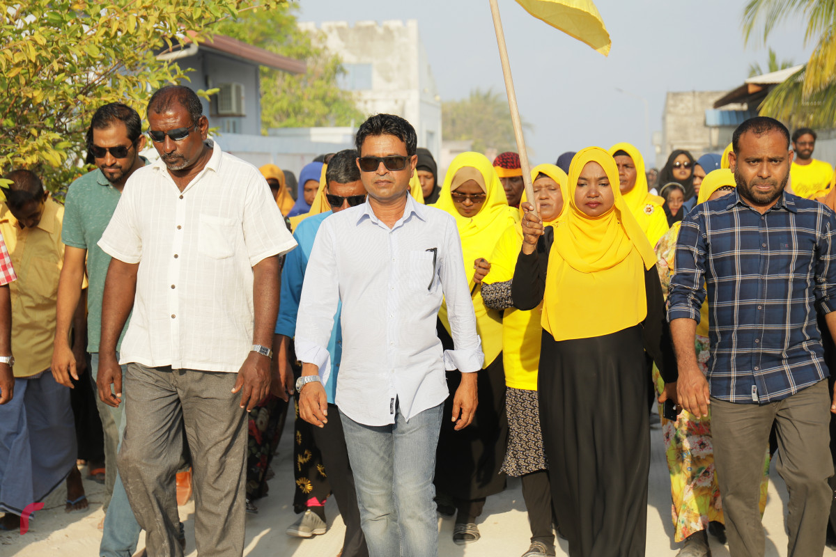 7 މޭޕްރީލް 2019 --އިންތިހާބު ކާމިޔާބުވުމުގެ އުފާ ފާޅުކުރުމުގެ ގޮތުން ހޯރަފުށީގައި ވަނީ ހިނގާލުމެއް ބާއްވާފައި. މި ހިނގާލުމުގައި އަހުމަދު ސަލީމްގެ އިތުރުން ވަރަށް ގިނަ އަދަދެއްގެ ބަޔަކު ވަނީ ބައިވެރިވެފައި-- ފޮޓޯ: ޝުއައިބް މުހައްމަދު/ރާއްޖެ.އެމްވީ