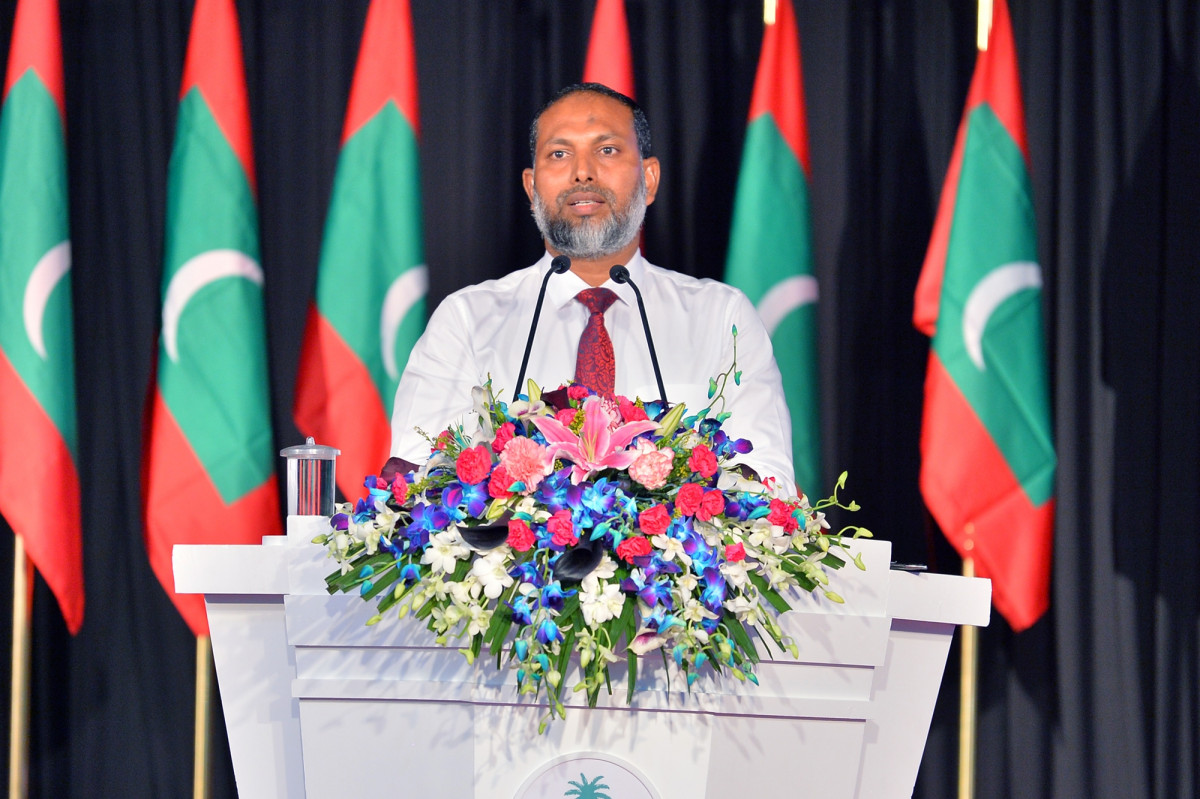 13 އޭޕްރިލް 2019: ޝަހީދުންގެ ދުވަހުގެ މުނާސަބަތުގައި ބޭއްވި ރަސްމީ ޖަލްސާގައި ހޯމް މިނިސްޓަރު އިމްރާން އަބްދުﷲ ވާހަކަ ދައްކަވަނީ -- ފޮޓޯ: ރައީސްއޮފީސް