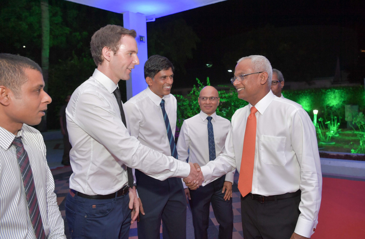 14 އޭޕްރީލް 2019 --ދިރާގު ބްރޮޑްބޭންޑް ޚިދުމަތުގެ މުހިންމު ލަނޑުދަނޑިއެއް ހާޞލްވުމާ ގުޅިގެން ބާއްވި ޙަފްލާގެ ތެރެއިން، މި ޙަފްލާ ޝަރަފުވެރި ކޮއްދެއްވީ ރައީސުލް ޖުމްޙޫރިއްޔާ-- ފޮޓޯ: ރައީސް އޮފީސް