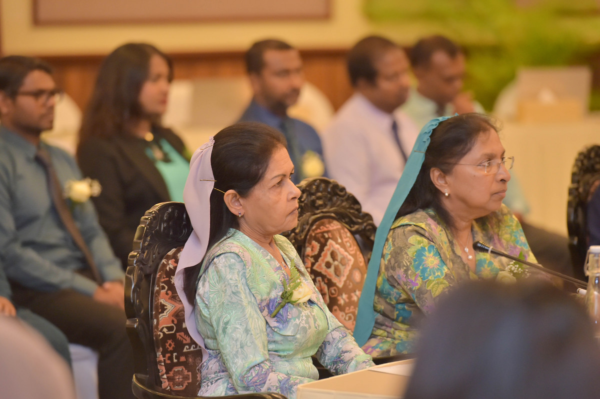 18 އޭޕްރިލް 2019 --ކުރީގެ ހެލްތު މިނިސްޓަރުންގެ ސަމިޓް ރައީސުލް ޖުމްހޫރިއްޔާ އިފްތިތާޙްކޮށް ދެއްވުމަށް ބަނޑޮސް އައިލެންޑް ރިސޯޓްގައި ބޭއްވި ރަސްމިއްޔާތުގެ ތެރެއިން -- ފޮޓޯ: ރައީސް އޮފީސް