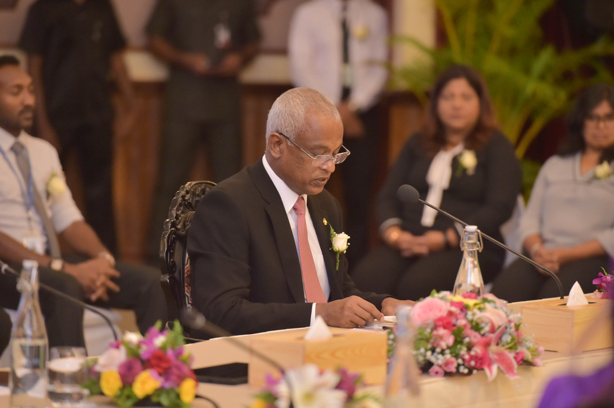 18 އޭޕްރިލް 2019 --ކުރީގެ ހެލްތު މިނިސްޓަރުންގެ ސަމިޓް ރައީސުލް ޖުމްހޫރިއްޔާ އިފްތިތާޙްކޮށް ދެއްވުމަށް ބަނޑޮސް އައިލެންޑް ރިސޯޓްގައި ބޭއްވި ރަސްމިއްޔާތުގެ ތެރެއިން -- ފޮޓޯ: ރައީސް އޮފީސް