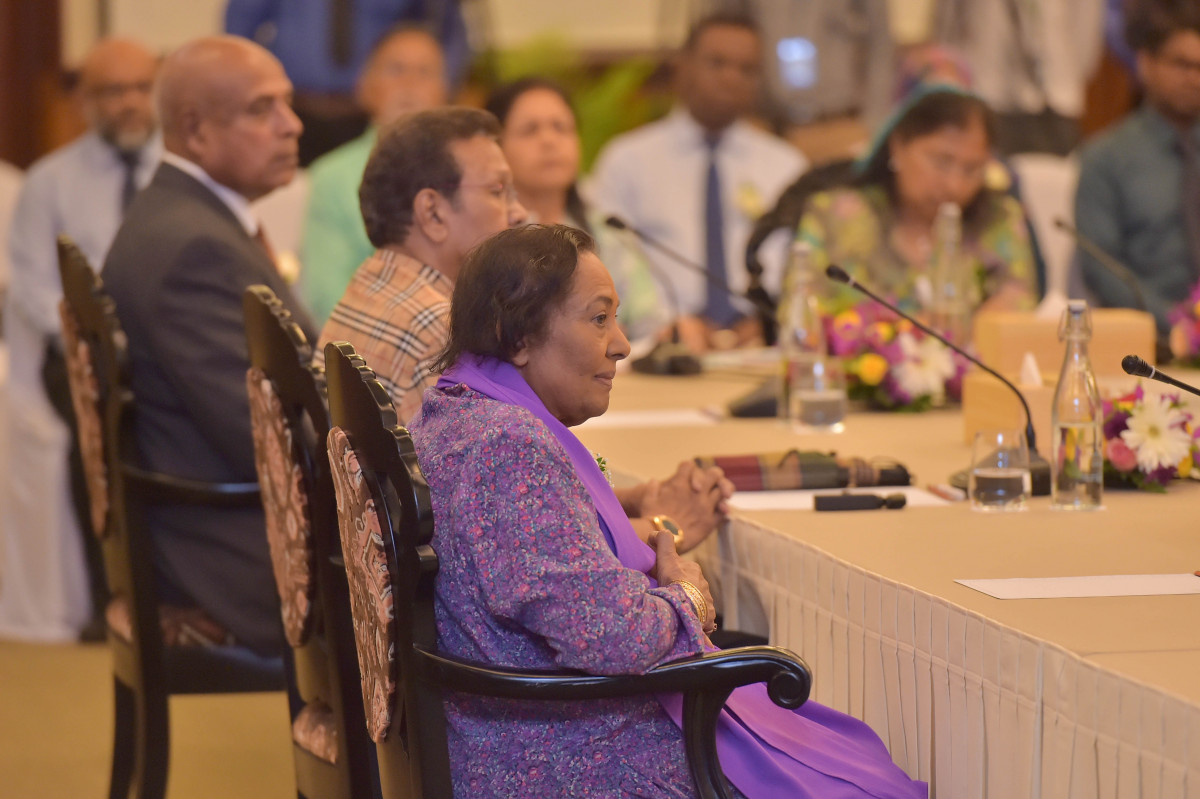 18 އޭޕްރިލް 2019 --ކުރީގެ ހެލްތު މިނިސްޓަރުންގެ ސަމިޓް ރައީސުލް ޖުމްހޫރިއްޔާ އިފްތިތާޙްކޮށް ދެއްވުމަށް ބަނޑޮސް އައިލެންޑް ރިސޯޓްގައި ބޭއްވި ރަސްމިއްޔާތުގެ ތެރެއިން -- ފޮޓޯ: ރައީސް އޮފީސް