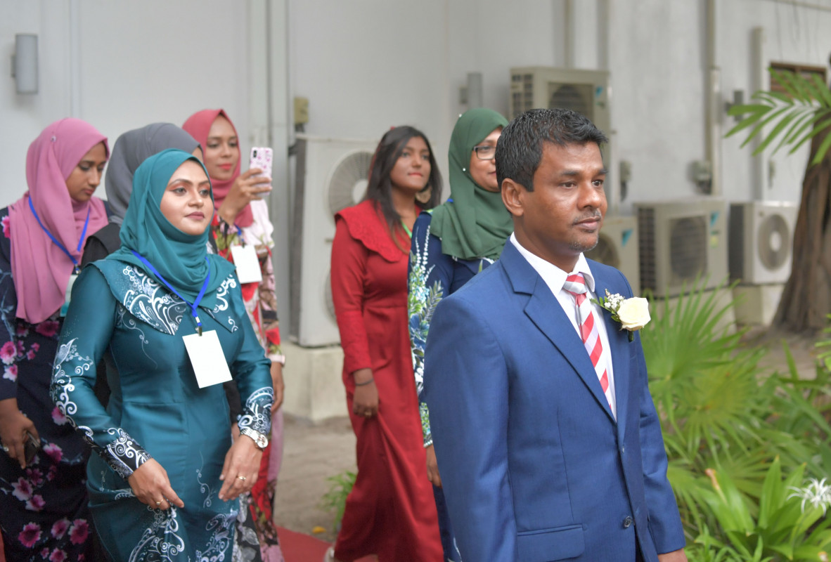 18 އޭޕްރިލް 2019 --ކުރީގެ ހެލްތު މިނިސްޓަރުންގެ ސަމިޓް ރައީސުލް ޖުމްހޫރިއްޔާ އިފްތިތާޙްކޮށް ދެއްވުމަށް ބަނޑޮސް އައިލެންޑް ރިސޯޓްގައި ބޭއްވި ރަސްމިއްޔާތުގެ ތެރެއިން -- ފޮޓޯ: ރައީސް އޮފީސް