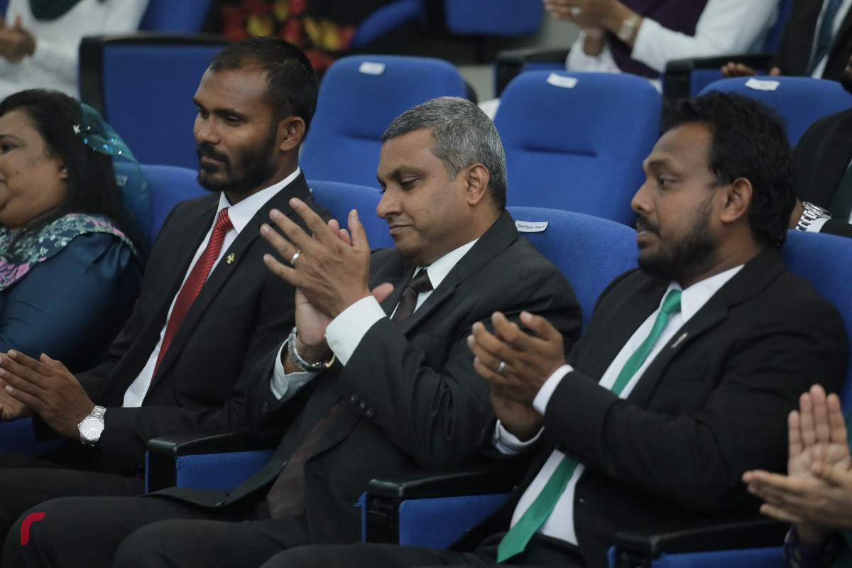 18 އޭޕްރިލް 2019 -- ގައުމީ ޔުނިވާސިޓީގެ ސްޓޫޑެންޓް ޔޫނިއަންގެ އެކި މަގާމުތަކަށް އައްޔަންކުރެވުނު ދަރިވަރުންނަށް މަގާމު ހަވާލުކުރުމާއި ގޮފިތައް އިފްތިތާހުކުރުމަށް ބޭއްވި ރަސްމިއްޔާތުގެ ތެރެއިން ފޮޓޯ: ޝުޢައިބް މުހައްމަދު