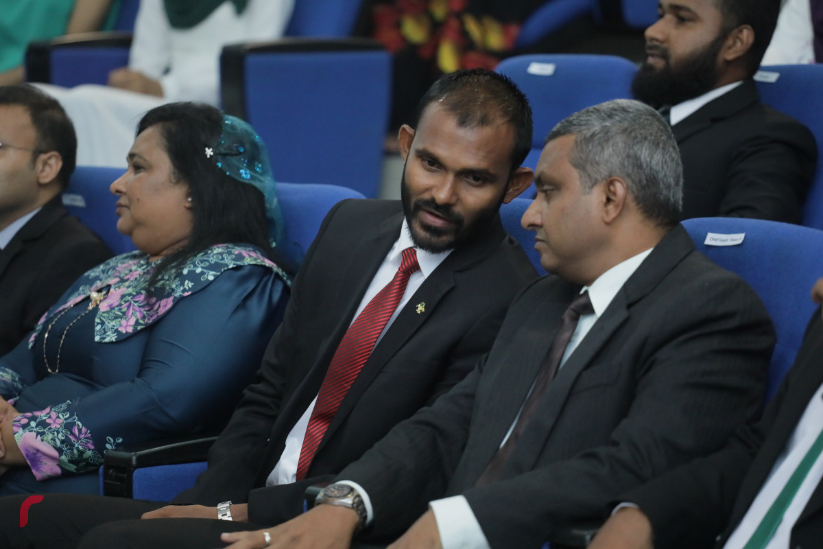 18 އޭޕްރިލް 2019 -- ގައުމީ ޔުނިވާސިޓީގެ ސްޓޫޑެންޓް ޔޫނިއަންގެ އެކި މަގާމުތަކަށް އައްޔަންކުރެވުނު ދަރިވަރުންނަށް މަގާމު ހަވާލުކުރުމާއި ގޮފިތައް އިފްތިތާހުކުރުމަށް ބޭއްވި ރަސްމިއްޔާތުގެ ތެރެއިން ފޮޓޯ: ޝުޢައިބް މުހައްމަދު