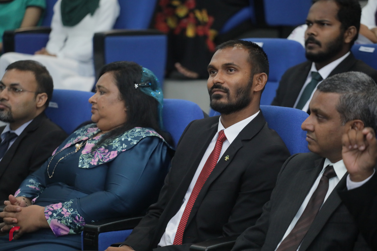 18 އޭޕްރިލް 2019 -- ގައުމީ ޔުނިވާސިޓީގެ ސްޓޫޑެންޓް ޔޫނިއަންގެ އެކި މަގާމުތަކަށް އައްޔަންކުރެވުނު ދަރިވަރުންނަށް މަގާމު ހަވާލުކުރުމާއި ގޮފިތައް އިފްތިތާހުކުރުމަށް ބޭއްވި ރަސްމިއްޔާތުގެ ތެރެއިން ފޮޓޯ: ޝުޢައިބް މުހައްމަދު