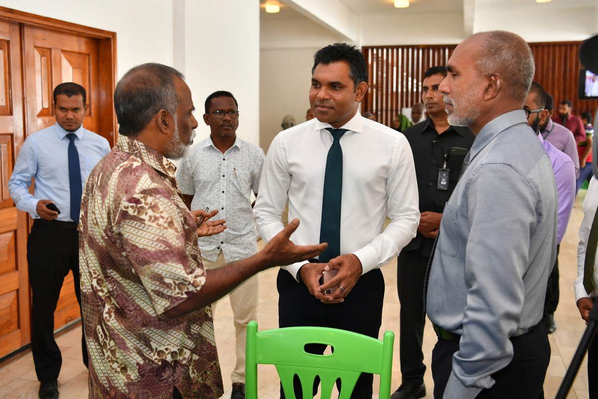 20 އޭޕްރިލް 2019 --"ދަރުމަ ކަމާކެމި" ހަރަކާތް އިފްތިތާހު ކުރުމުގެ ތެރެއިން: ނައިބު ރައީސް ސްޓޯލްތައް ބައްލަވާލައްވަނީ -- ފޮޓޯ: ރައީސް އޮފީސް،