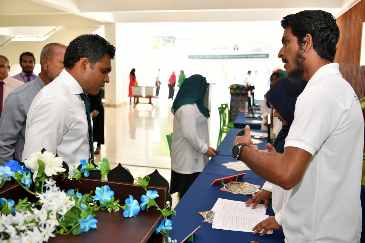 20 އޭޕްރިލް 2019 --"ދަރުމަ ކަމާކެމި" ހަރަކާތް އިފްތިތާހު ކުރުމުގެ ތެރެއިން: ނައިބު ރައީސް ސްޓޯލްތައް ބައްލަވާލައްވަނީ -- ފޮޓޯ: ރައީސް އޮފީސް،