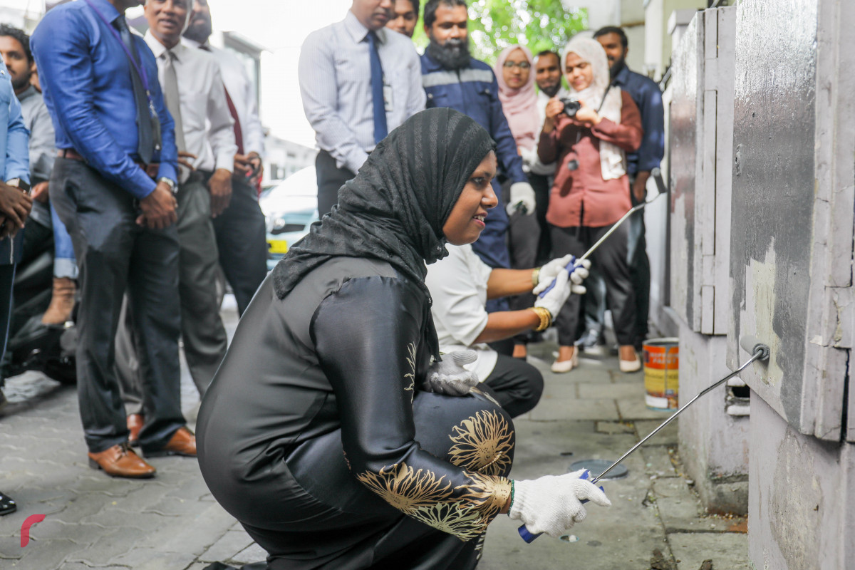 ސްޓެލްކޯގެ މުވައްޒަފުންނާއި ސިޓީ ކައުންސިލާ ގުޅިގެން ޑިސްޓްރިބިއުޝަން ފޮށިތައް ސާފުކުރަނީ