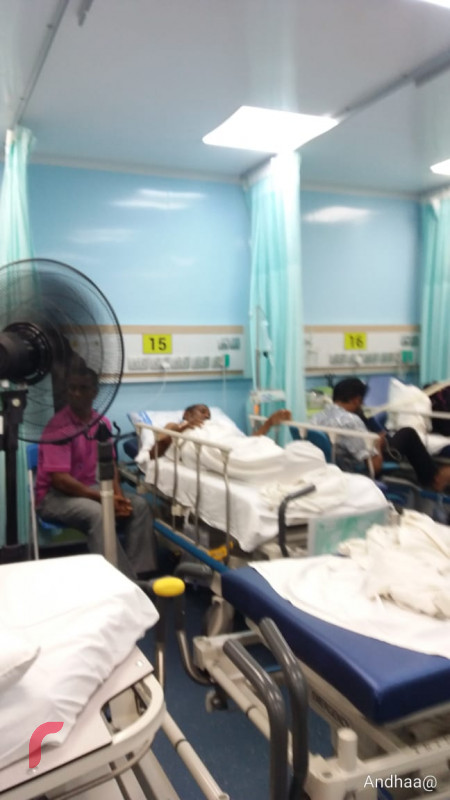 އިމަޖެންސީ ރޫމް ހޫނު ގަދަވެގެން އެކި ދިމަދިމާލުގައި ހުންނަނީ ސްޓެންޑް ފަންކާތައް ބަހައްޓާފައި