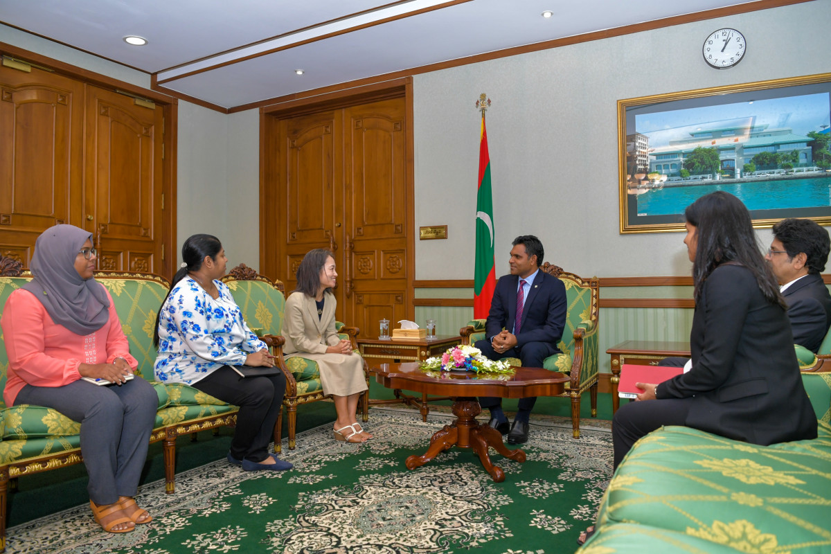 21 އޭޕްރިލް 2019 --އދ ގެ ރެޒިޑެންޓް ކޯޑިނޭޓަރ ރައީސުލްޖުމްހޫރިއްޔާގެ ނާއިބުގެ އަރިހަށް ކުރެއްވި ވަދާއީ ޒިޔާރަތުގެ ތެރެއިން-- ފޮޓޯ:ރައީސް އޮފީސް