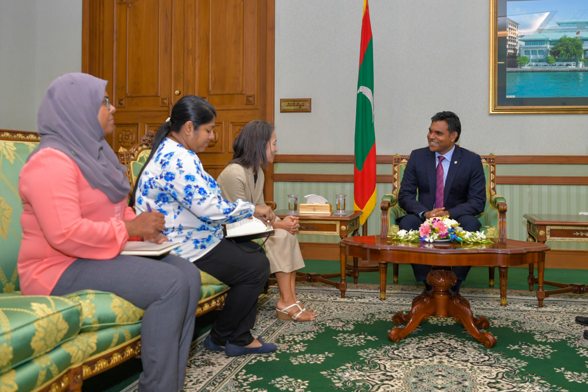 21 އޭޕްރިލް 2019 --އދ ގެ ރެޒިޑެންޓް ކޯޑިނޭޓަރ ރައީސުލްޖުމްހޫރިއްޔާގެ ނާއިބުގެ އަރިހަށް ކުރެއްވި ވަދާއީ ޒިޔާރަތުގެ ތެރެއިން-- ފޮޓޯ:ރައީސް އޮފީސް