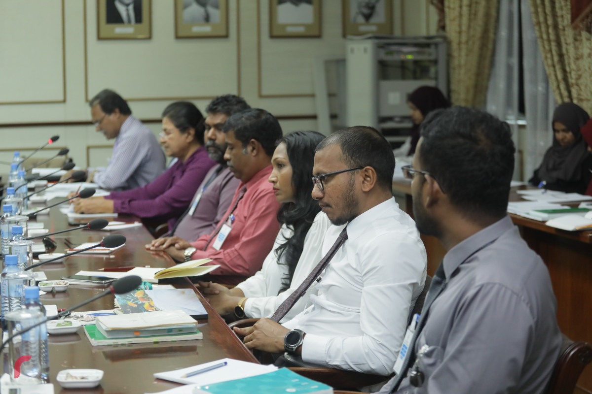 22 އޭޕްރިލް 2019: ސީއެސްސީގެ މެންބަރުން މިނިވަން މުއައްސަސާތަކާ ބެހޭ ކޮމެޓީގައި. -- ފޮޓޯ: ޝުއައިބް މުހައްމަދު