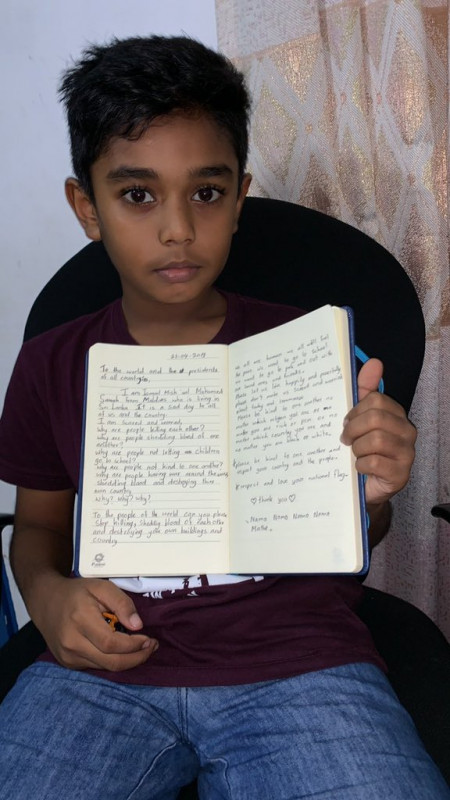 މިޝްއާލް އޭނާ ލިޔުނު ސިޓީއާ އެކު