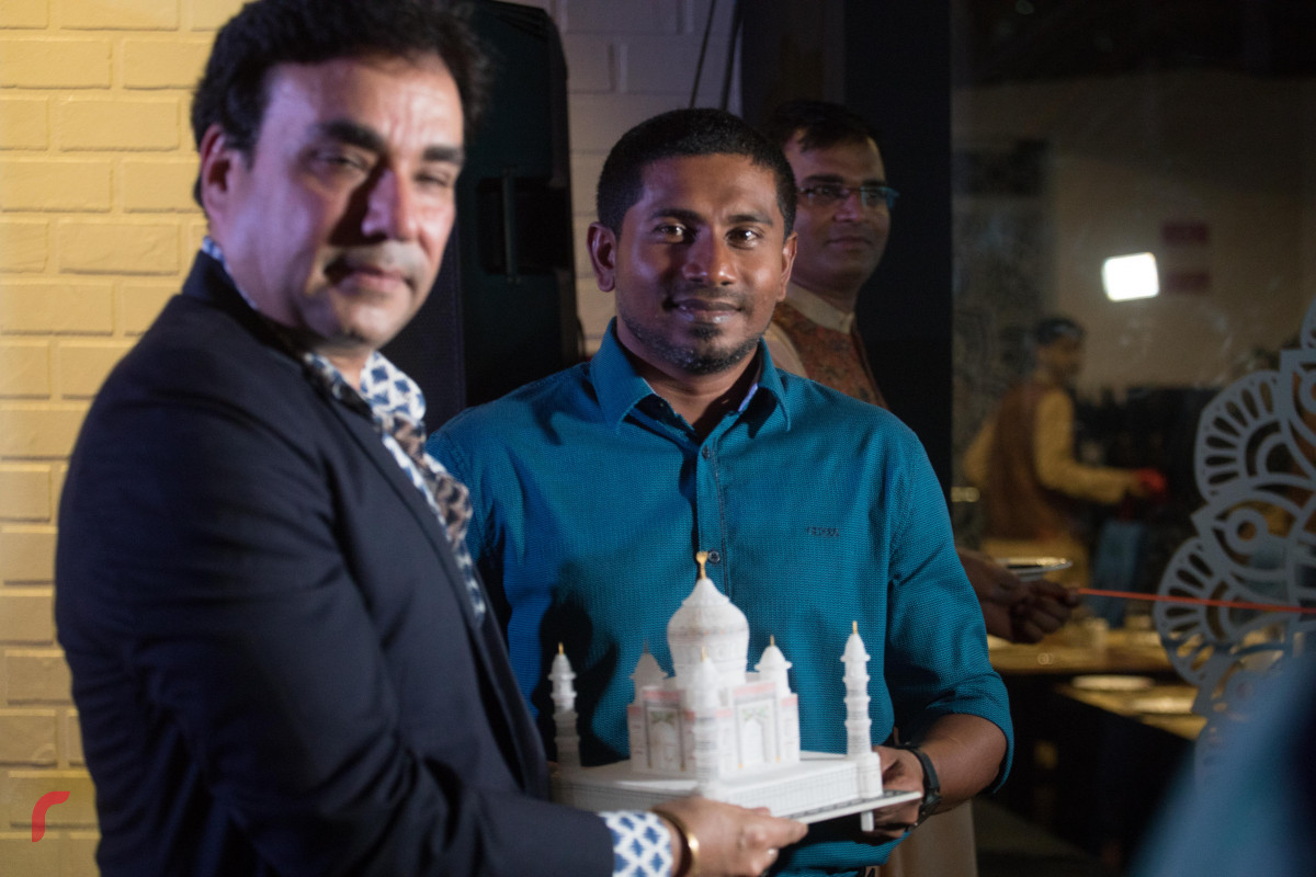 24 އޭޕްރިލް 2019 --އިންޑިއާގެ މަޝްހޫރު ތަންދޫރީ ކުކުޅުގެ ރެސްޓޯރެންޓް މޯތީ މަހަލު ރާއްޖޭގައި ހުޅުވުން. މި ރެސްޓޯރެންޓް ހުންނަނީ ރަސްފަންނުގެ ޕެވެލިއަންގައި-- ފޮޓޯ: ޝުއައިބް މުހައްމަދު