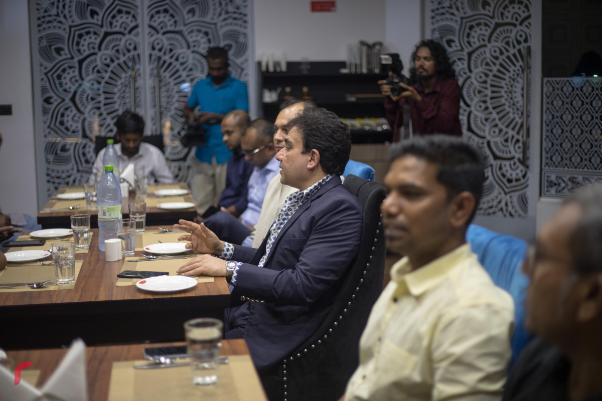 24 އޭޕްރިލް 2019 --އިންޑިއާގެ މަޝްހޫރު ތަންދޫރީ ކުކުޅުގެ ރެސްޓޯރެންޓް މޯތީ މަހަލު ރާއްޖޭގައި ހުޅުވުން. މި ރެސްޓޯރެންޓް ހުންނަނީ ރަސްފަންނުގެ ޕެވެލިއަންގައި-- ފޮޓޯ: ޝުއައިބް މުހައްމަދު