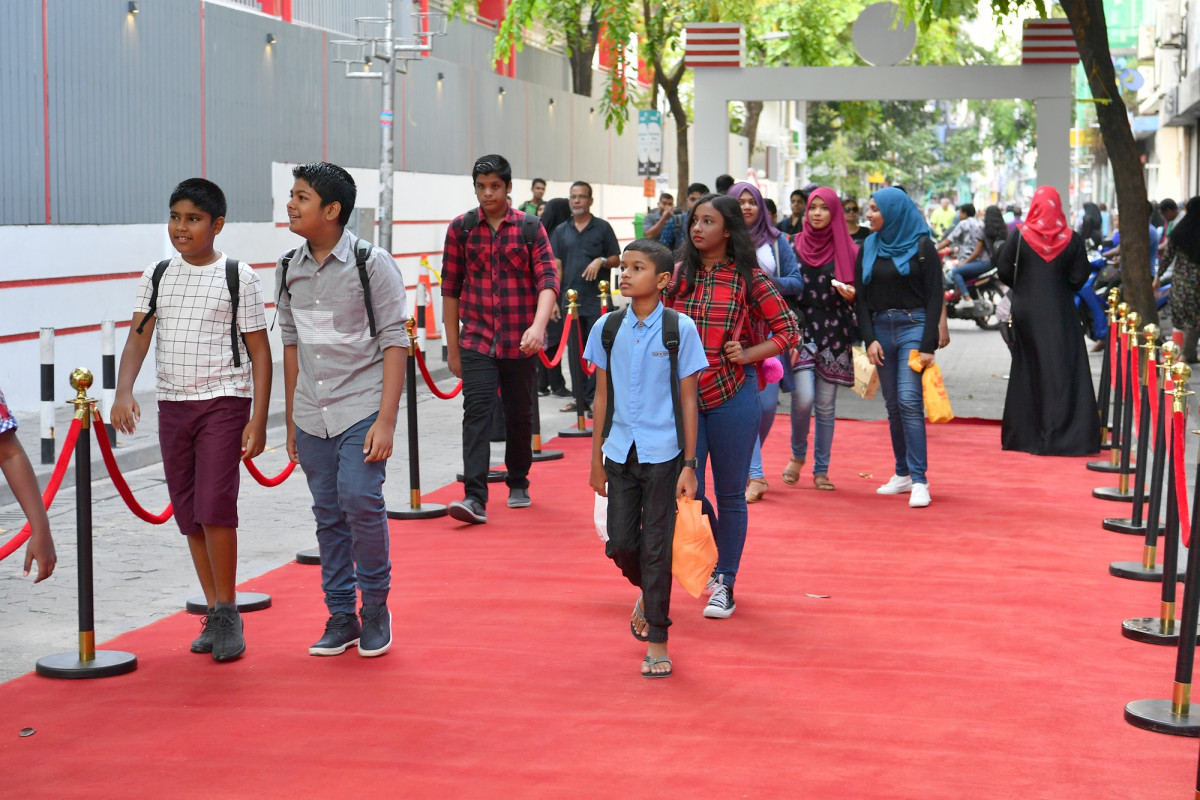 25 އޭޕްރިލް 2019 --އިސްކަންދަރު ސުކޫލަށް 58 އަހަރު ފުރުން ފާހަގަ ކުރުމަށް ބޭއްވި ރަސްމިއްޔާތުގެ ތެރެއިން، މި ރަސްމައްޔާތު ޝަރަފުވެރި ކޮށްދެއްވީ ރައީސުލް ޖުމްހޫރިއްޔާ-- ފޮޓޯ: ރައީސް އޮފީސް