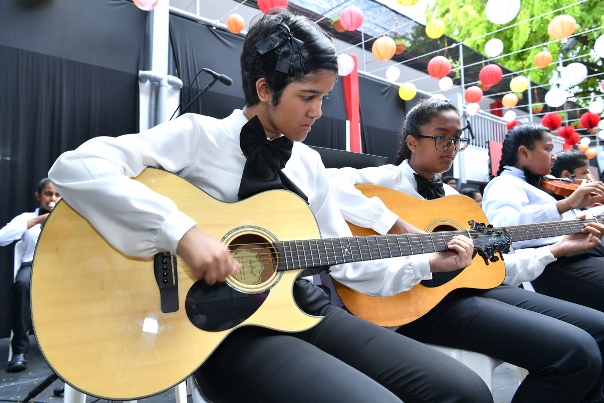 25 އޭޕްރިލް 2019 --އިސްކަންދަރު ސުކޫލަށް 58 އަހަރު ފުރުން ފާހަގަ ކުރުމަށް ބޭއްވި ރަސްމިއްޔާތުގެ ތެރެއިން، މި ރަސްމައްޔާތު ޝަރަފުވެރި ކޮށްދެއްވީ ރައީސުލް ޖުމްހޫރިއްޔާ-- ފޮޓޯ: ރައީސް އޮފީސް