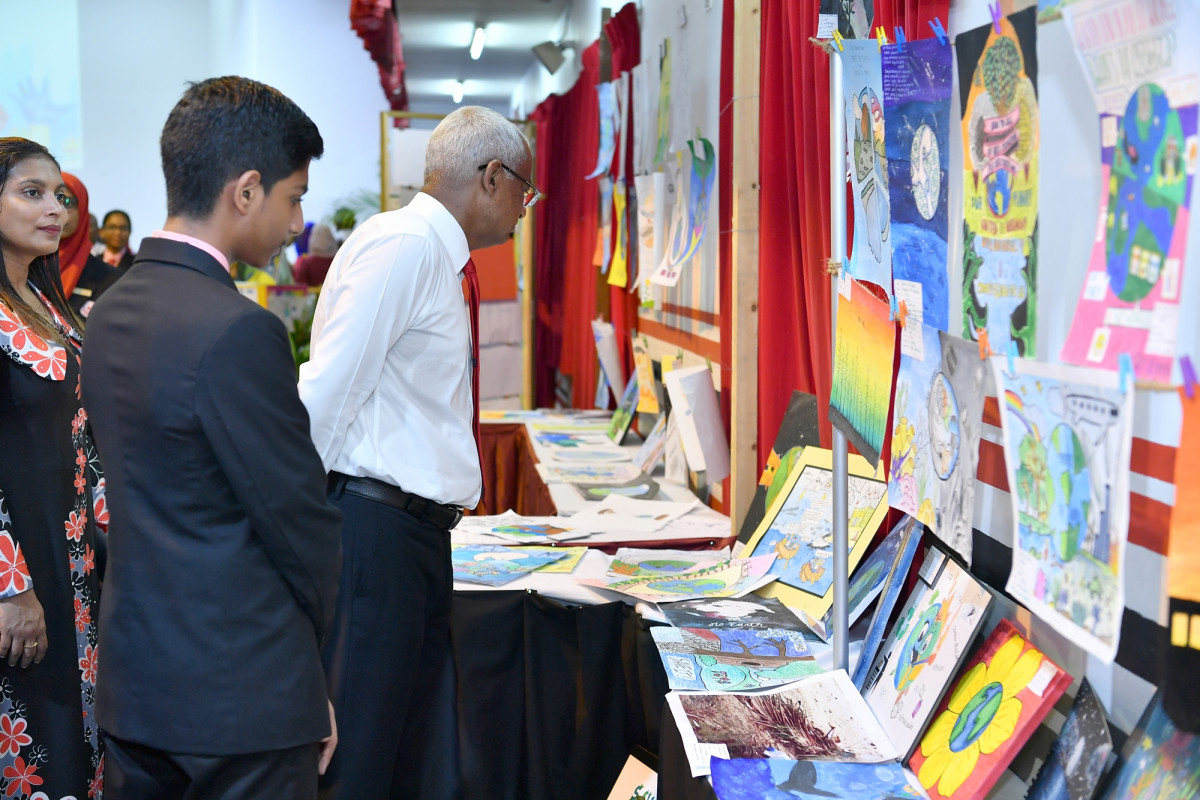 25 އޭޕްރިލް 2019 --އިސްކަންދަރު ސުކޫލަށް 58 އަހަރު ފުރުން ފާހަގަ ކުރުމަށް ބޭއްވި ރަސްމިއްޔާތުގެ ތެރެއިން، މި ރަސްމައްޔާތު ޝަރަފުވެރި ކޮށްދެއްވީ ރައީސުލް ޖުމްހޫރިއްޔާ-- ފޮޓޯ: ރައީސް އޮފީސް